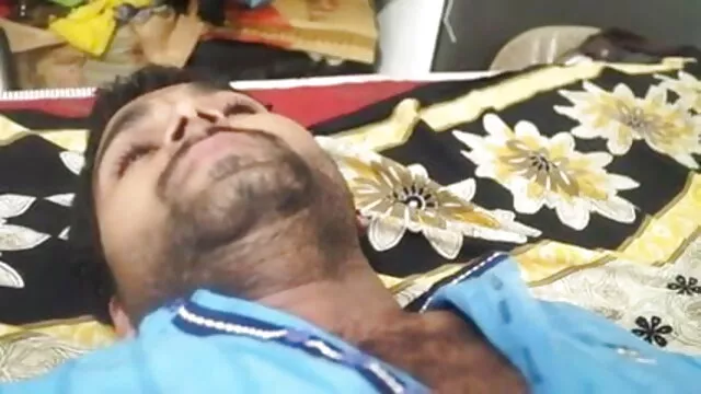 হাতের বাংলা সেক্স এক্সক্সক্স কাজ, বাঁড়ার রস খাবার