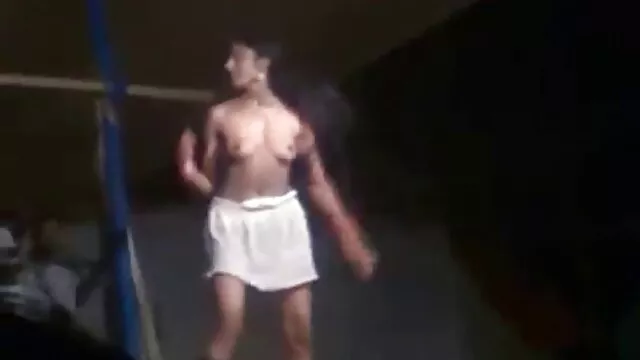 বহু পুরুষের এক xnxx বাংলা com নারির