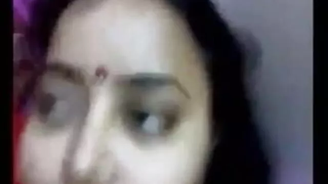 সে হাঁটু বাংলা চুদাচুদি ভিডিও xxx গেড়ে বসে আছে.